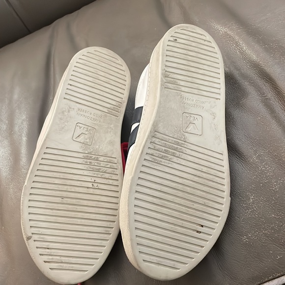 Vejas size 4 like new girls white black and red sneaks with suede toe - Picture 4 of 5